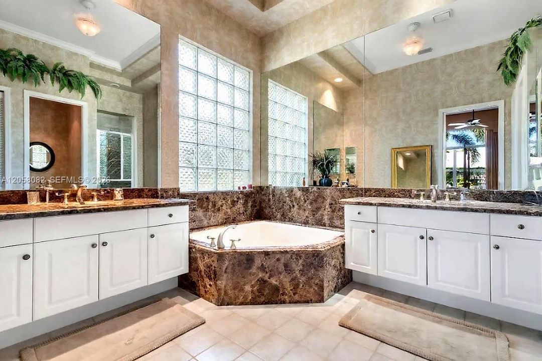 На продажу: $649,000 (3 спален, 2 ванн, 1907 Квадратных фут)