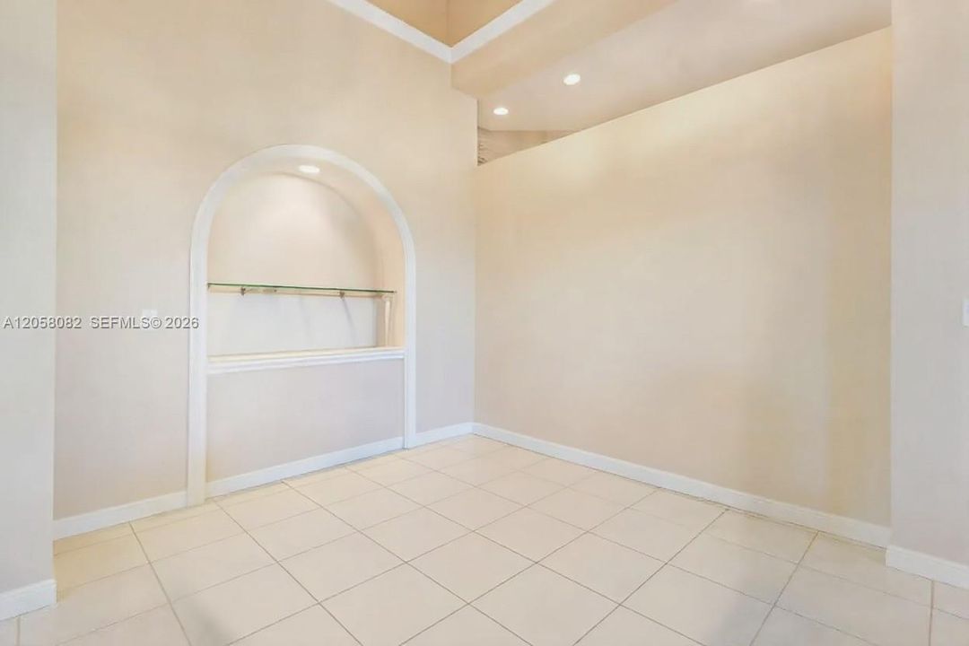 На продажу: $649,000 (3 спален, 2 ванн, 1907 Квадратных фут)