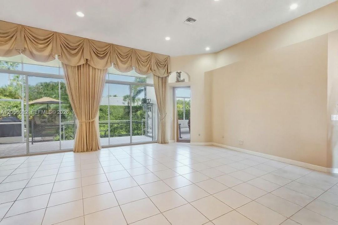 На продажу: $649,000 (3 спален, 2 ванн, 1907 Квадратных фут)