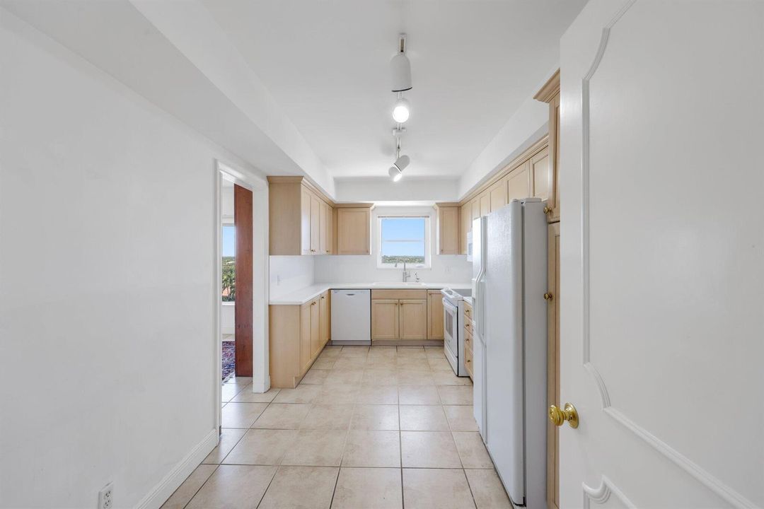 50 East Road, 10a - 1.jpg-SMALL