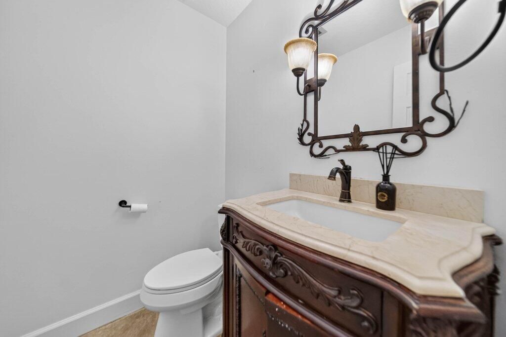 halfbath1.jpg-SMALL
