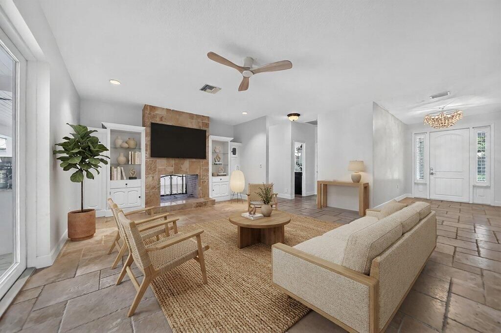 living1staged.jpg-SMALL