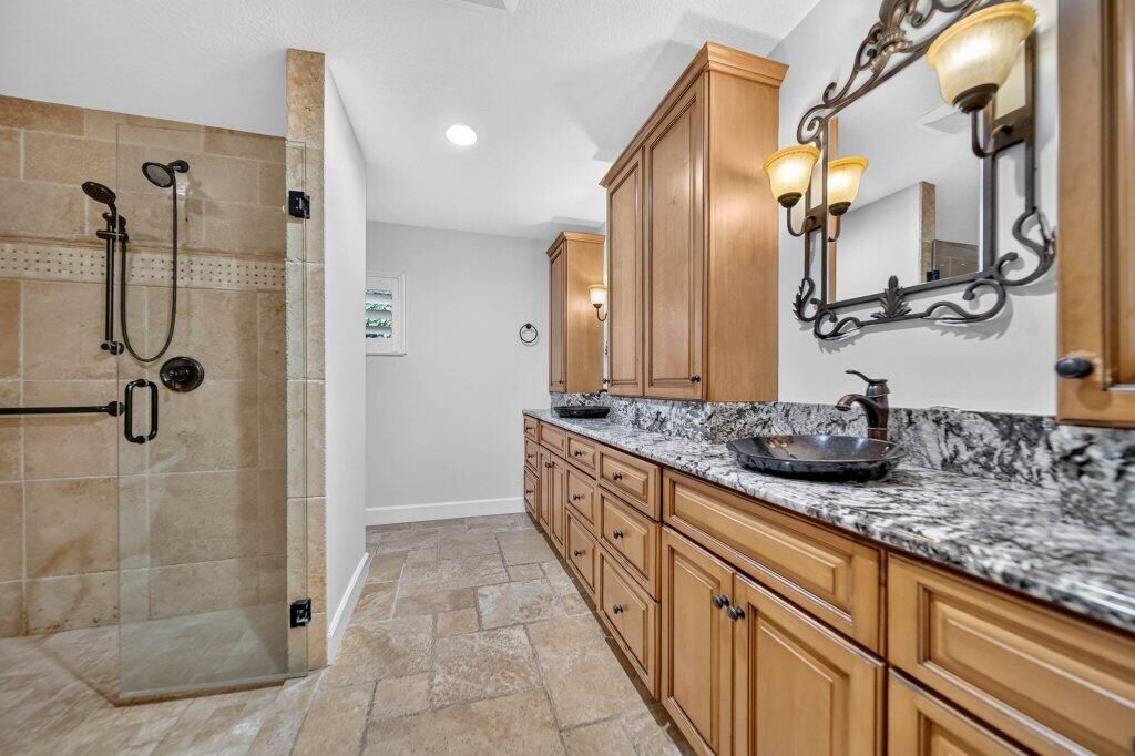 primarybath1.jpg-SMALL