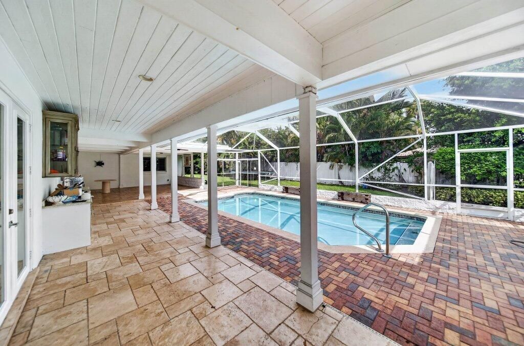 outdoorliving1.jpg-SMALL