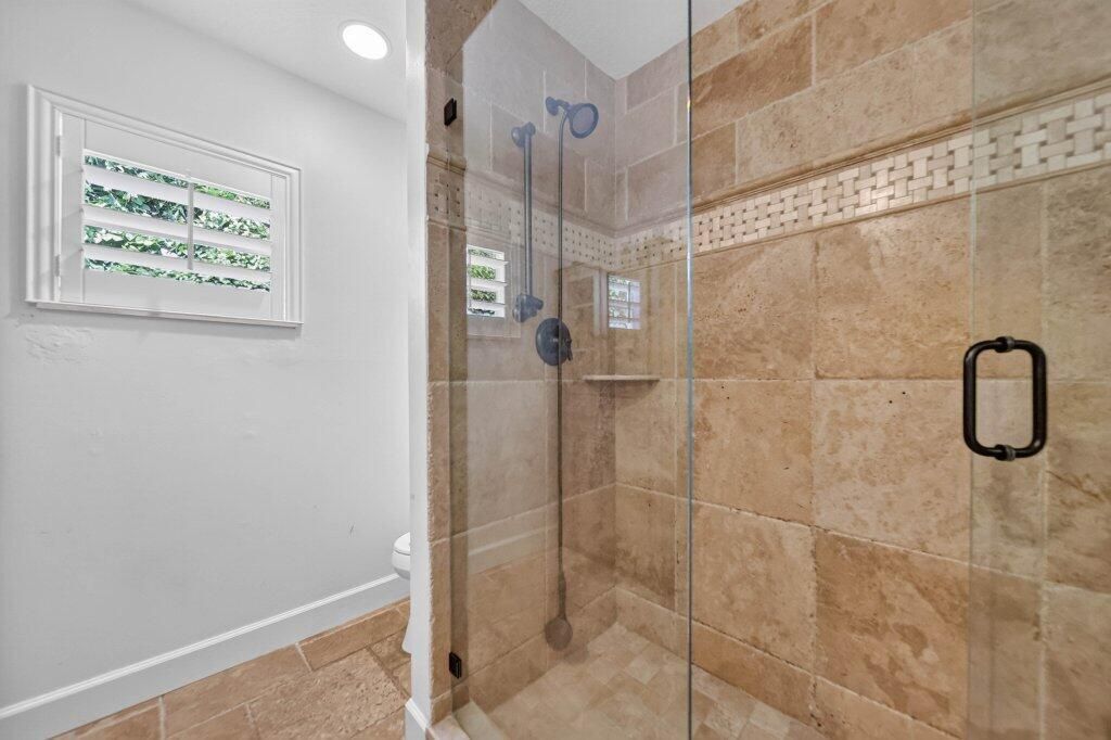 guestbath1b.jpg-SMALL