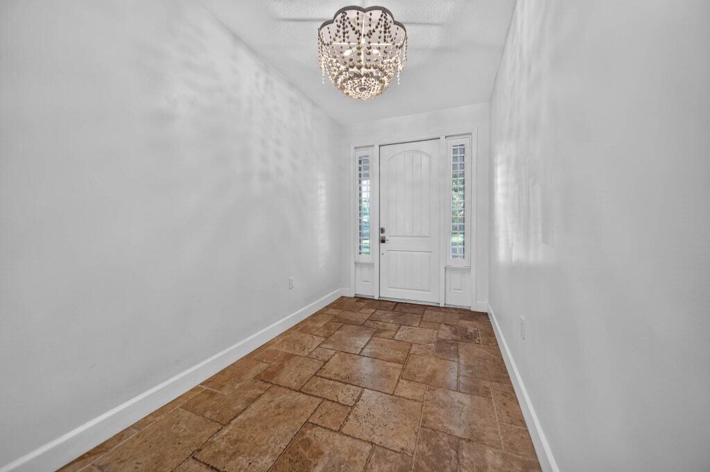 foyer1.jpg-SMALL