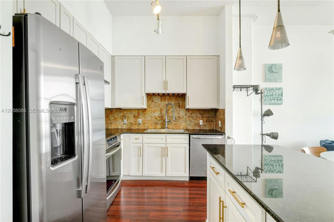 В аренду: $3,200 (1 спален, 1 ванн, 794 Квадратных фут)