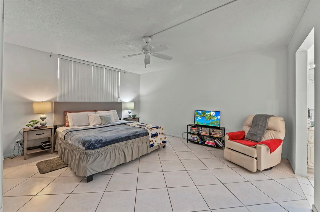 21 Bedroom 01