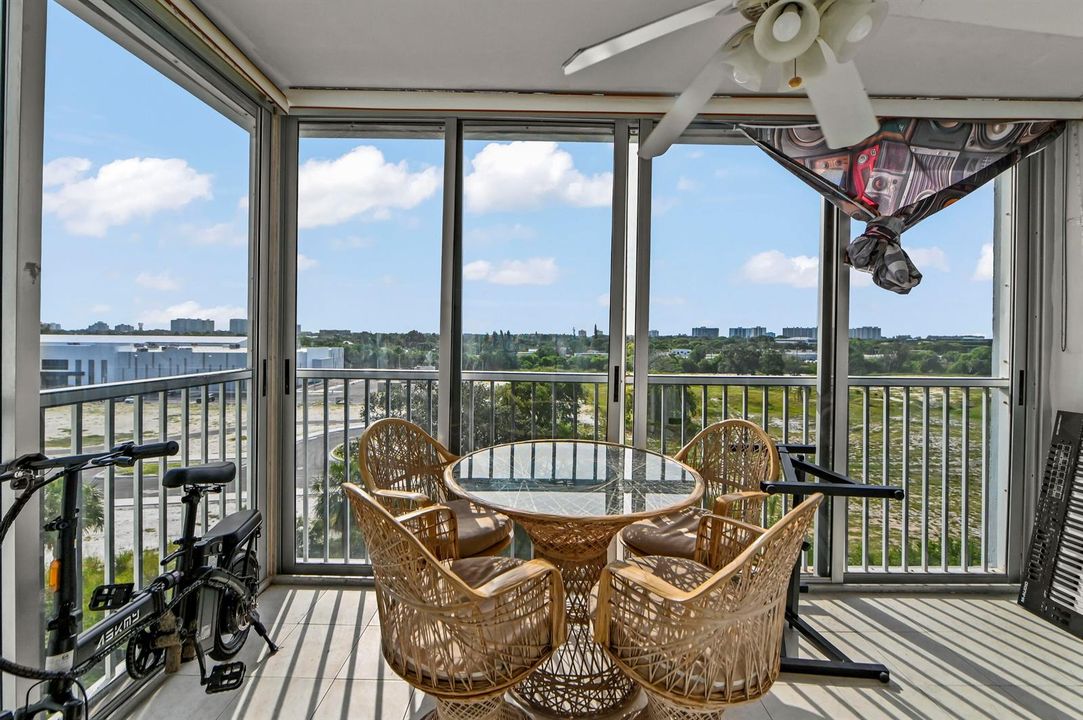 26 Balcony 01