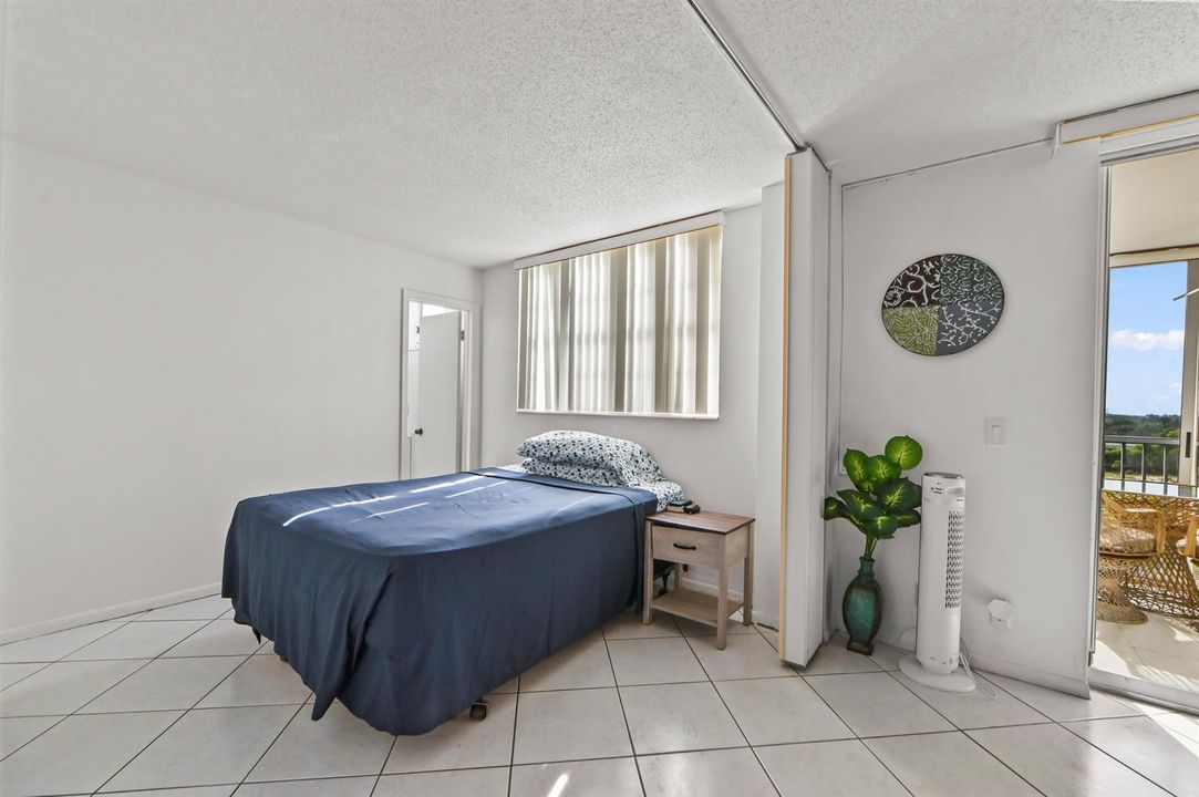 18 Bedroom 02