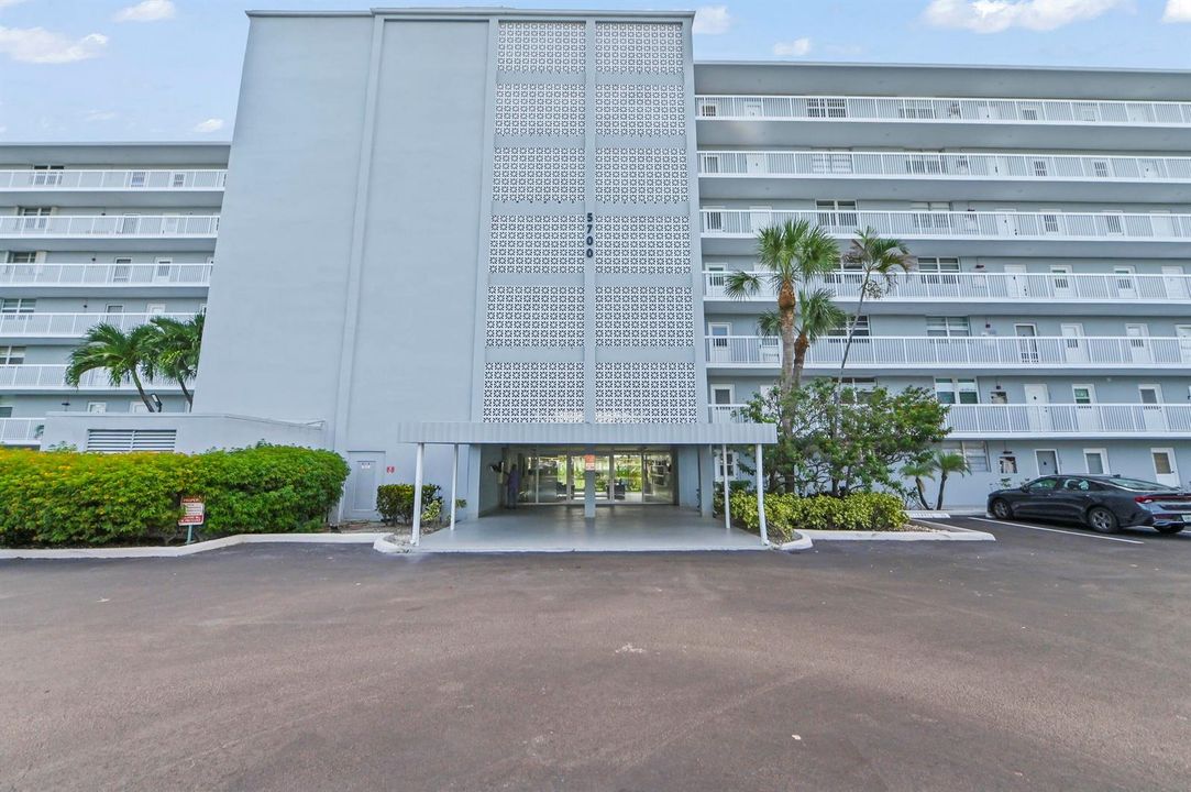 02 Front 02