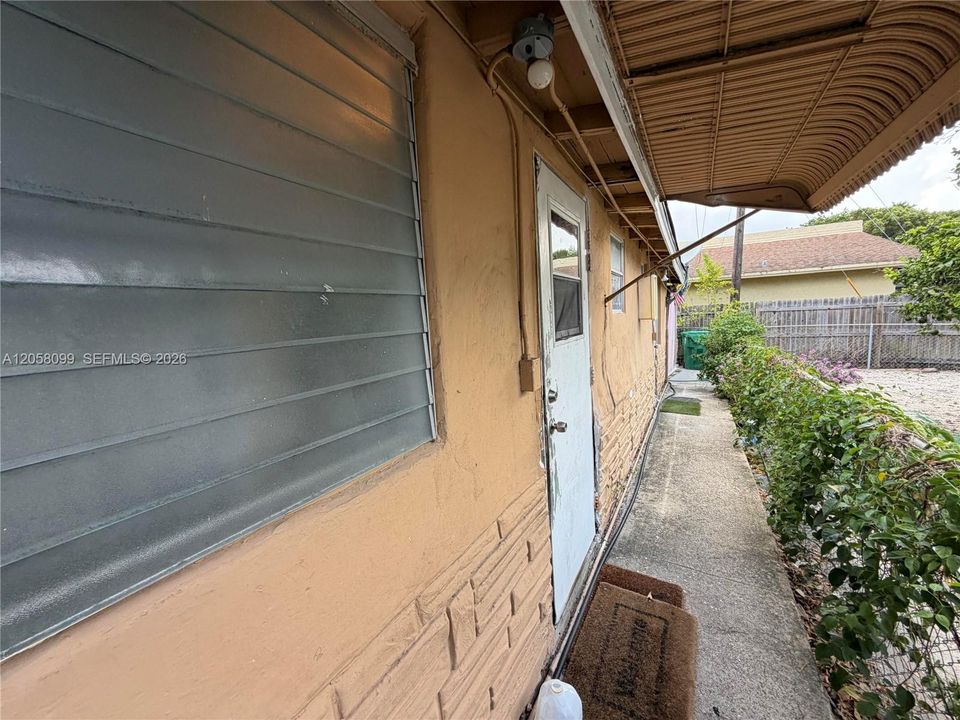 For Sale: $359,999 (4 beds, 2 baths, 1148 Square Feet)