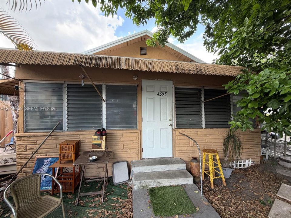 For Sale: $359,999 (4 beds, 2 baths, 1148 Square Feet)