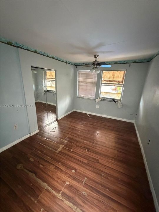 For Sale: $359,999 (4 beds, 2 baths, 1148 Square Feet)