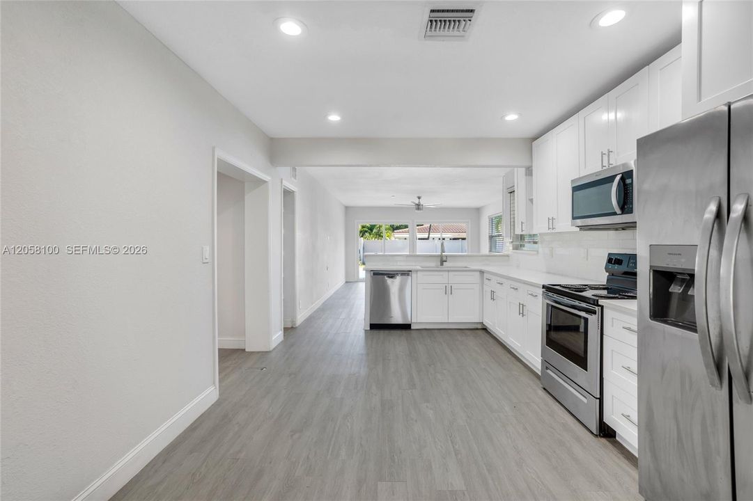 For Sale: $1,029,950 (4 beds, 2 baths, 1792 Square Feet)