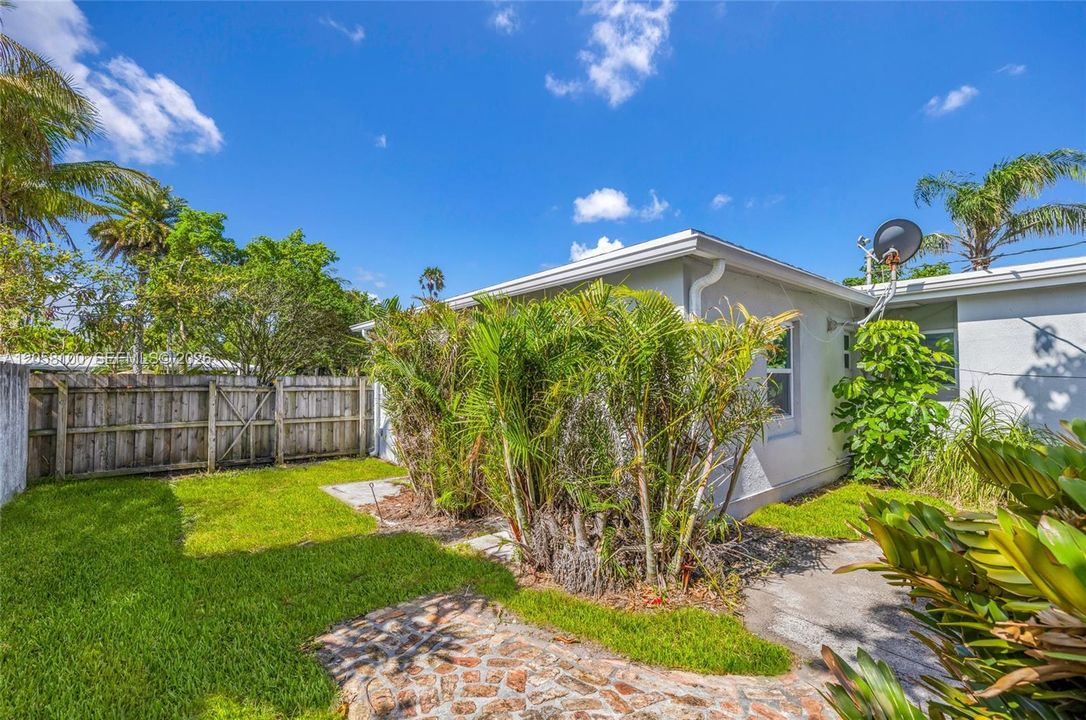 For Sale: $1,029,950 (4 beds, 2 baths, 1792 Square Feet)