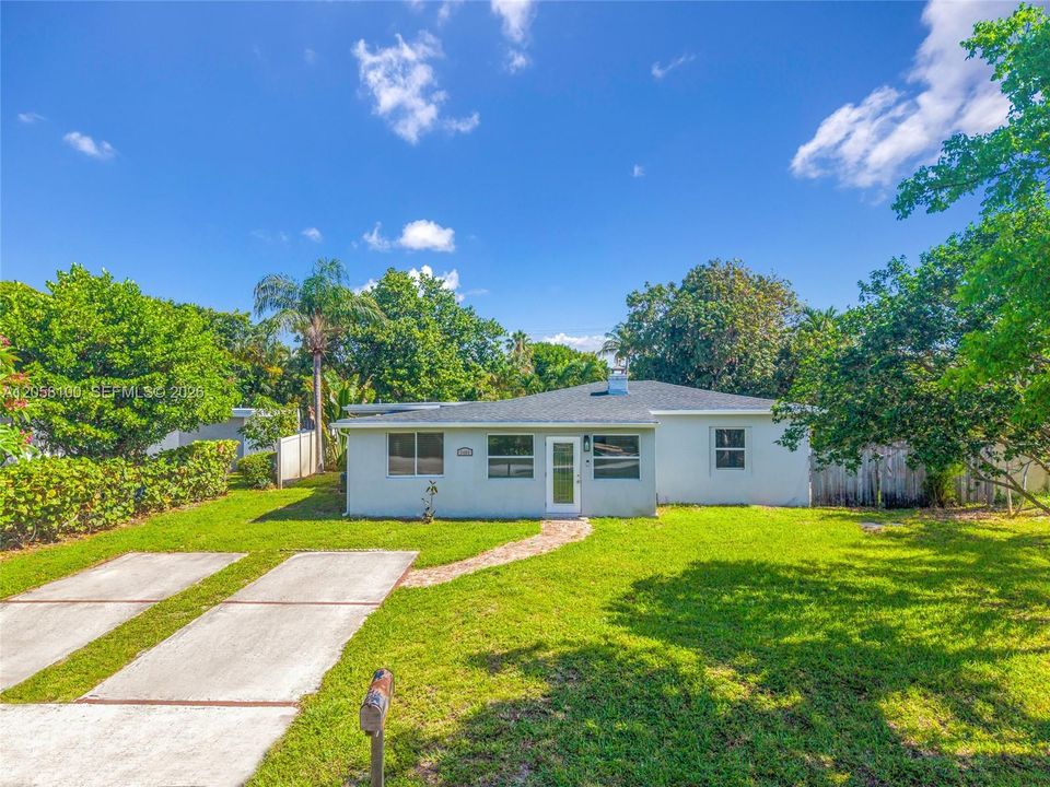 For Sale: $1,029,950 (4 beds, 2 baths, 1792 Square Feet)