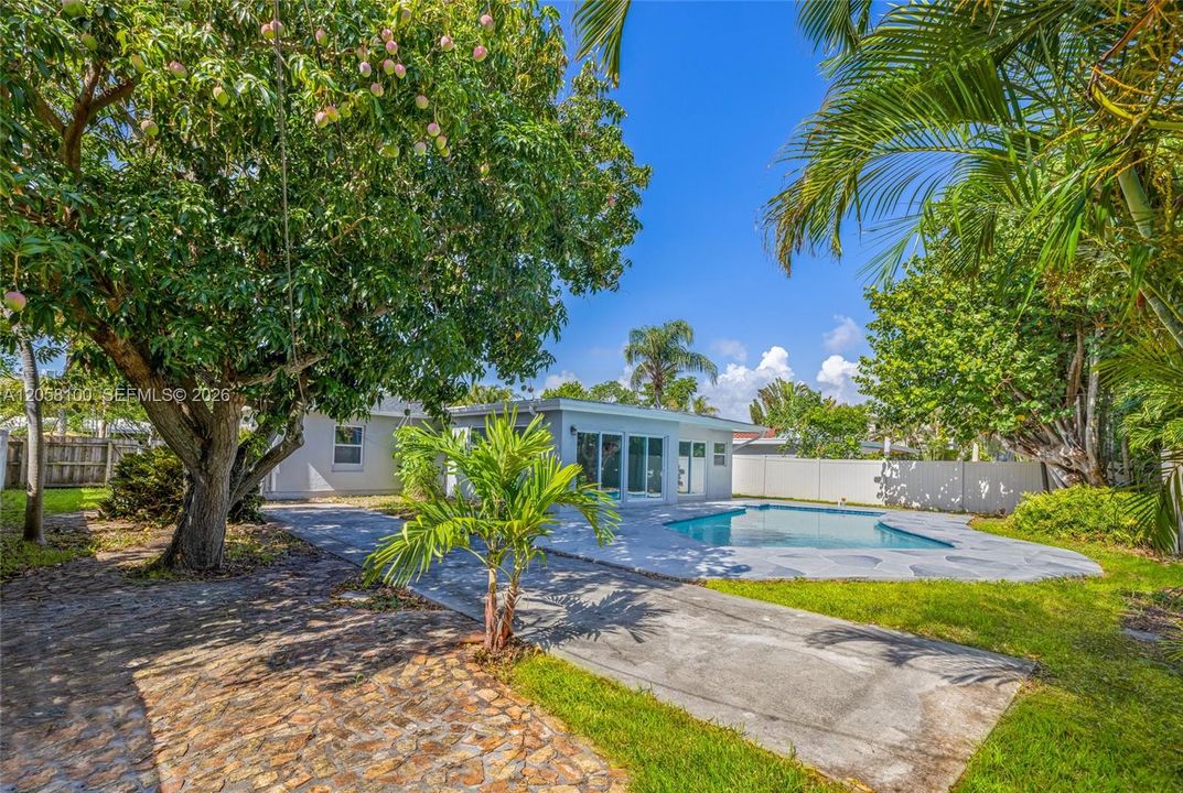 For Sale: $1,029,950 (4 beds, 2 baths, 1792 Square Feet)