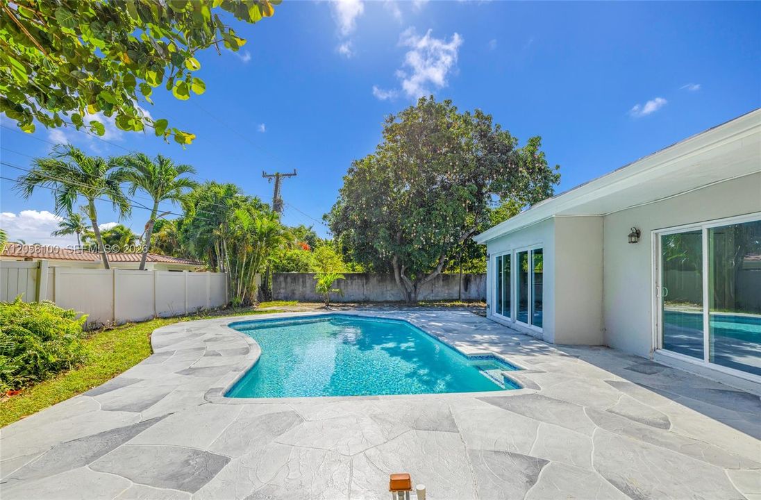 For Sale: $1,029,950 (4 beds, 2 baths, 1792 Square Feet)