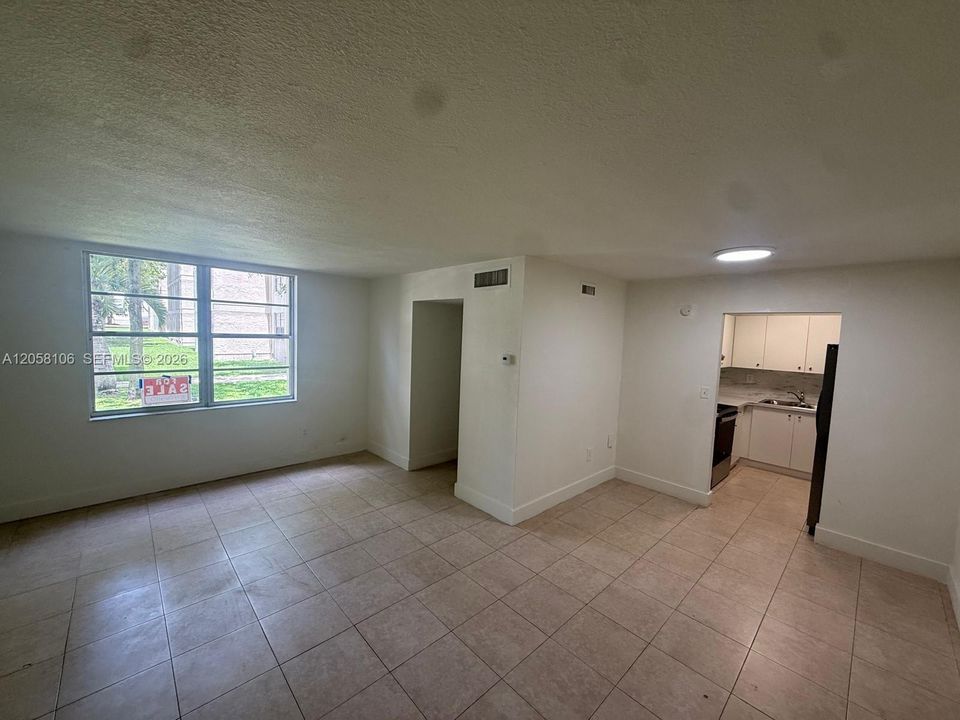 For Sale: $218,000 (2 beds, 1 baths, 765 Square Feet)