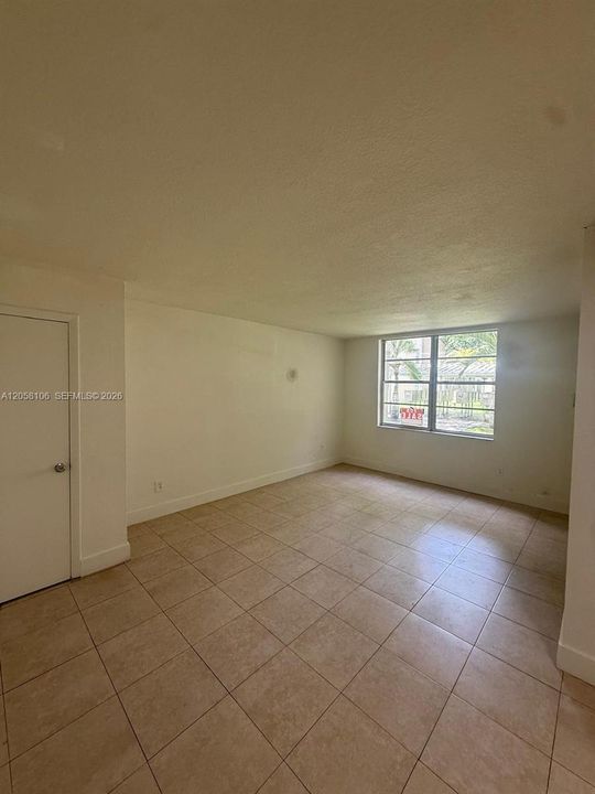 For Sale: $218,000 (2 beds, 1 baths, 765 Square Feet)