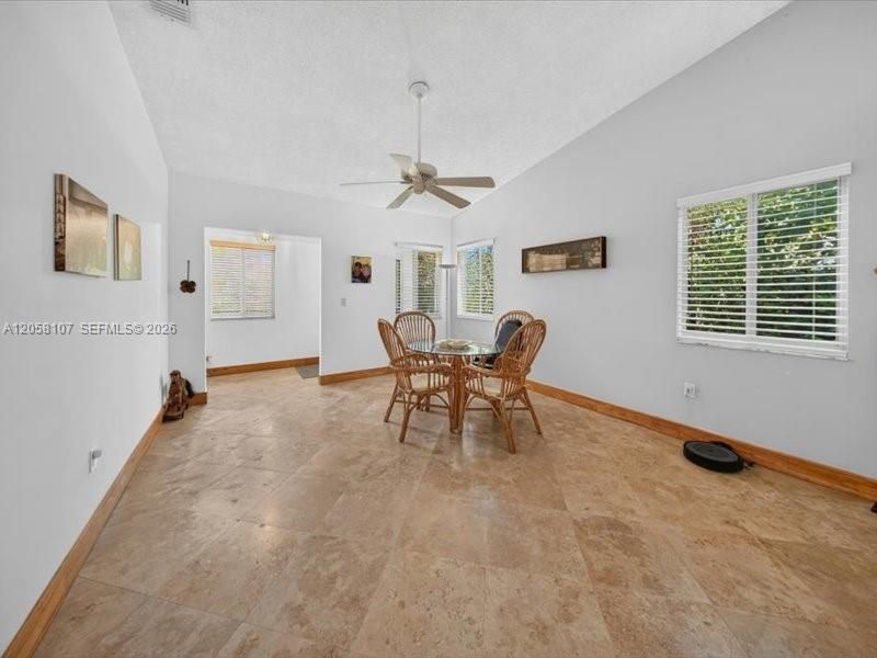 На продажу: $645,000 (4 спален, 2 ванн, 1665 Квадратных фут)