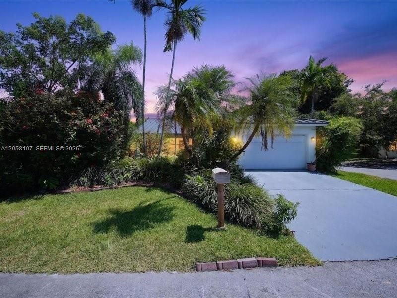 На продажу: $645,000 (4 спален, 2 ванн, 1665 Квадратных фут)