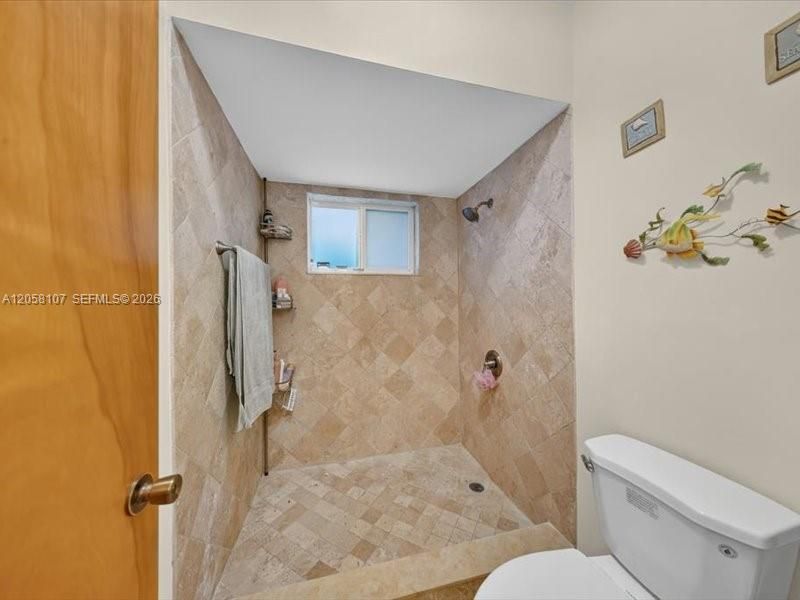 На продажу: $645,000 (4 спален, 2 ванн, 1665 Квадратных фут)
