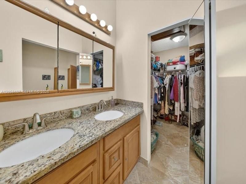 На продажу: $645,000 (4 спален, 2 ванн, 1665 Квадратных фут)