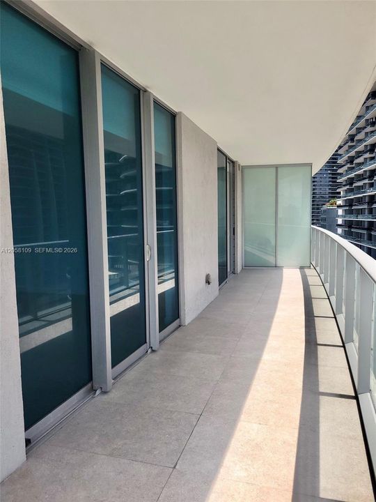 En Venta: $715,000 (2 camas, 2 baños, 877 Pies cuadrados)