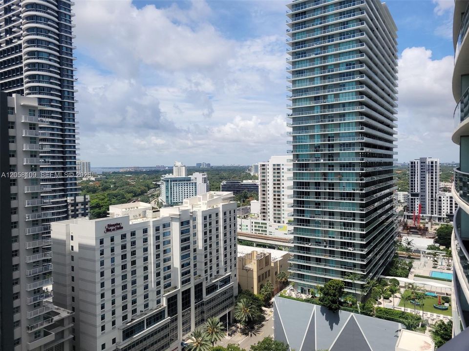 En Venta: $715,000 (2 camas, 2 baños, 877 Pies cuadrados)