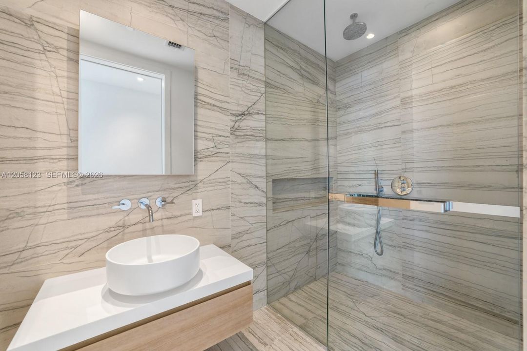 For Sale: $8,475,000 (3 beds, 3 baths, 2233 Square Feet)