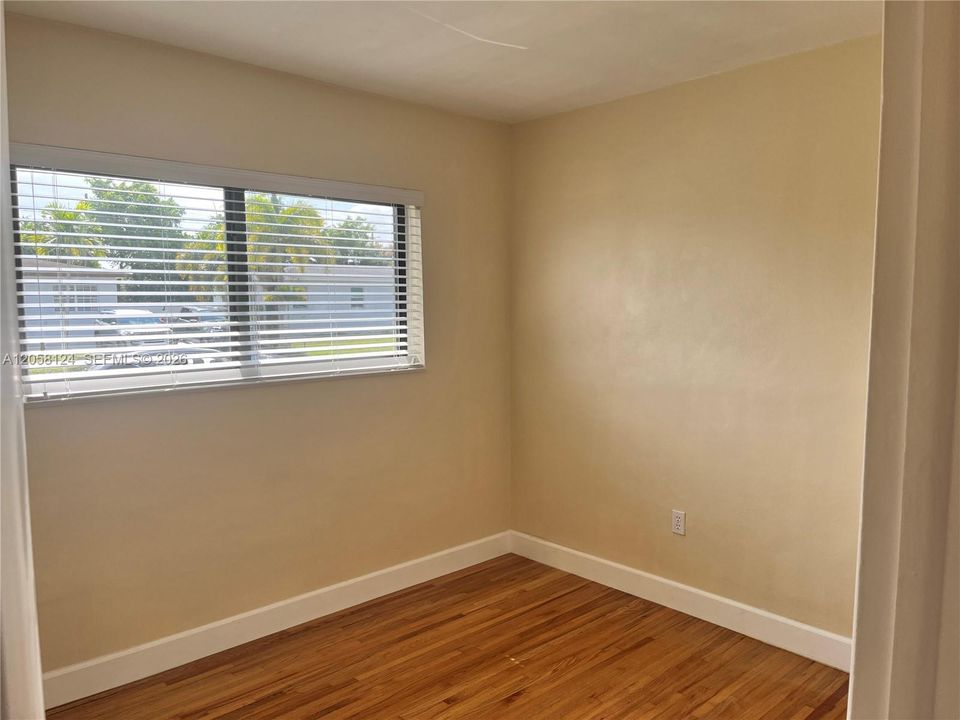 В аренду: $2,950 (3 спален, 1 ванн, 1035 Квадратных фут)