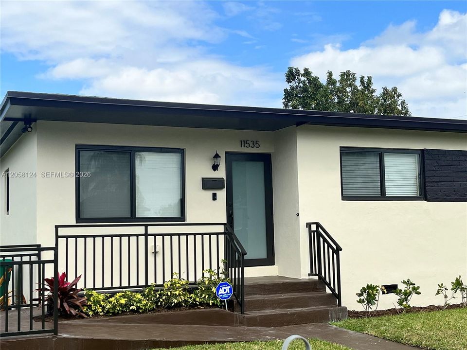 В аренду: $2,950 (3 спален, 1 ванн, 1035 Квадратных фут)
