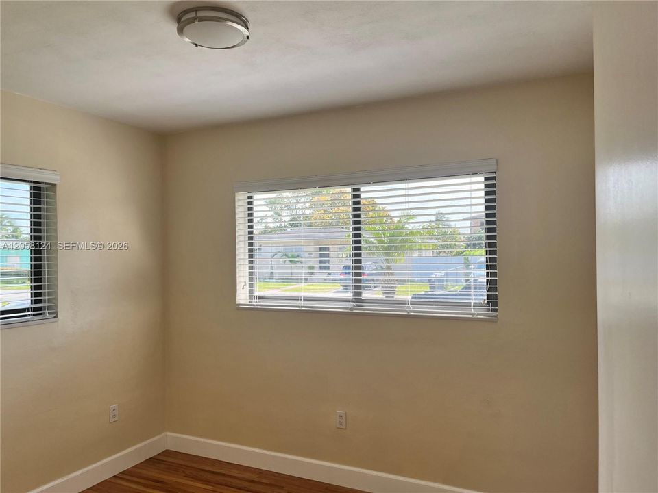 В аренду: $2,950 (3 спален, 1 ванн, 1035 Квадратных фут)
