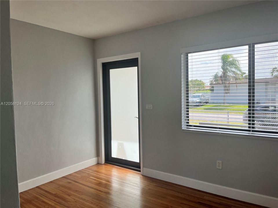 В аренду: $2,950 (3 спален, 1 ванн, 1035 Квадратных фут)