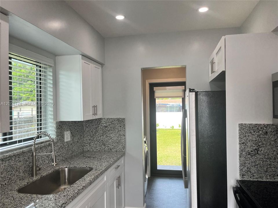 В аренду: $2,950 (3 спален, 1 ванн, 1035 Квадратных фут)
