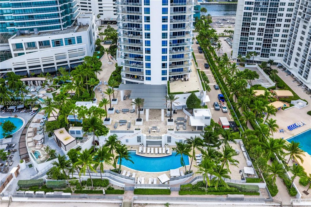 На продажу: $2,575,000 (3 спален, 3 ванн, 2857 Квадратных фут)