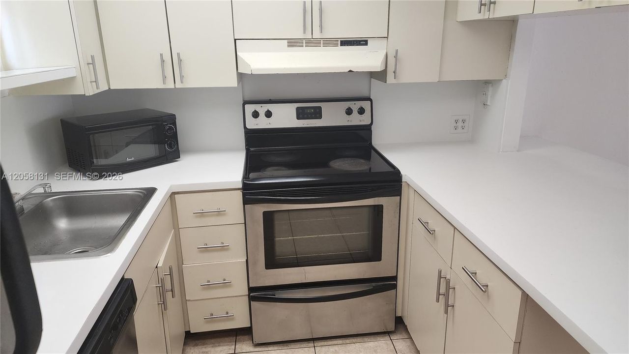 For Rent: $1,850 (1 beds, 1 baths, 710 Square Feet)