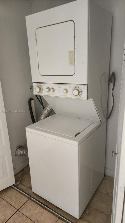 For Rent: $1,850 (1 beds, 1 baths, 710 Square Feet)