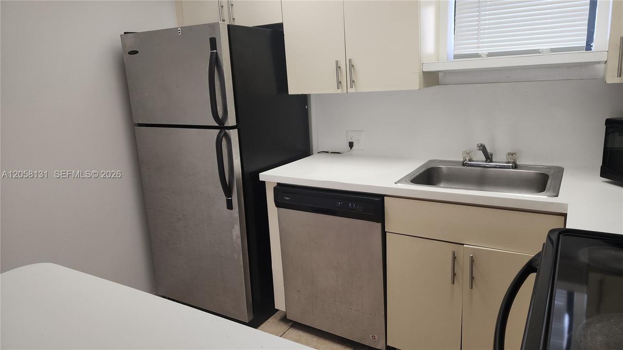 For Rent: $1,850 (1 beds, 1 baths, 710 Square Feet)