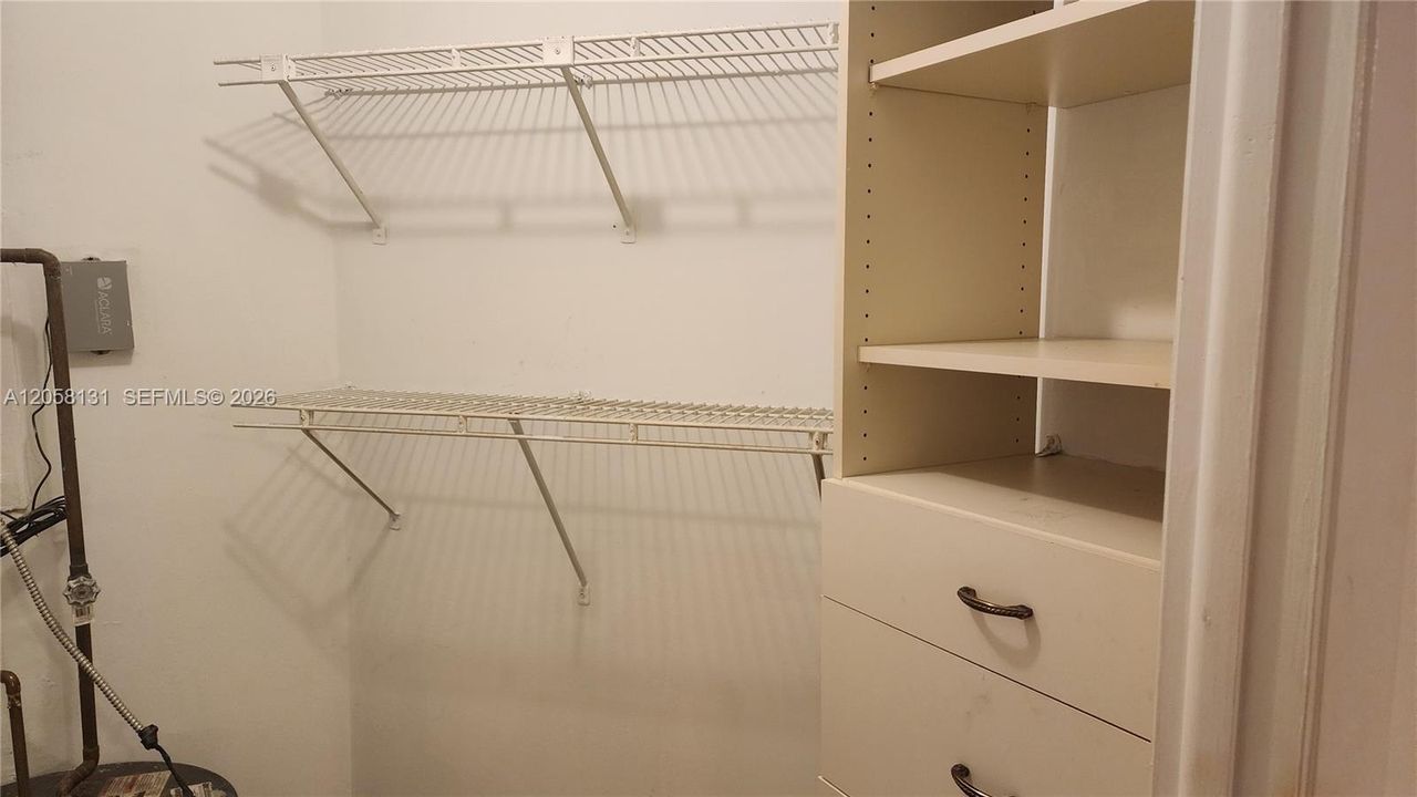 For Rent: $1,850 (1 beds, 1 baths, 710 Square Feet)