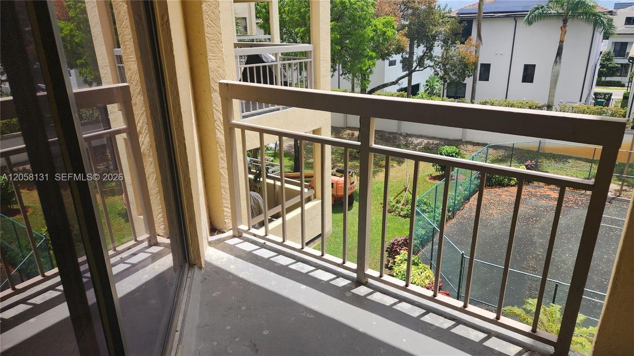 For Rent: $1,850 (1 beds, 1 baths, 710 Square Feet)