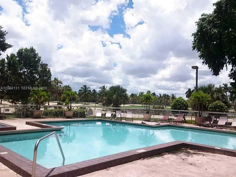 For Rent: $1,850 (1 beds, 1 baths, 710 Square Feet)