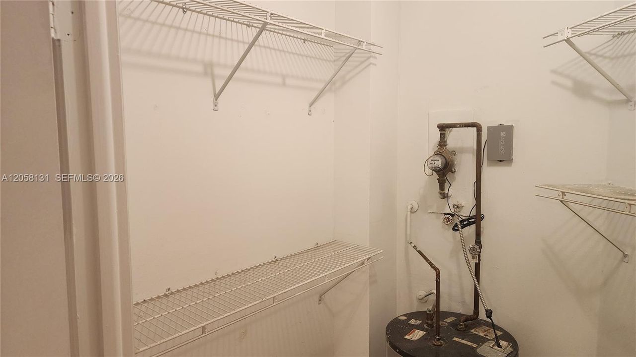 For Rent: $1,850 (1 beds, 1 baths, 710 Square Feet)