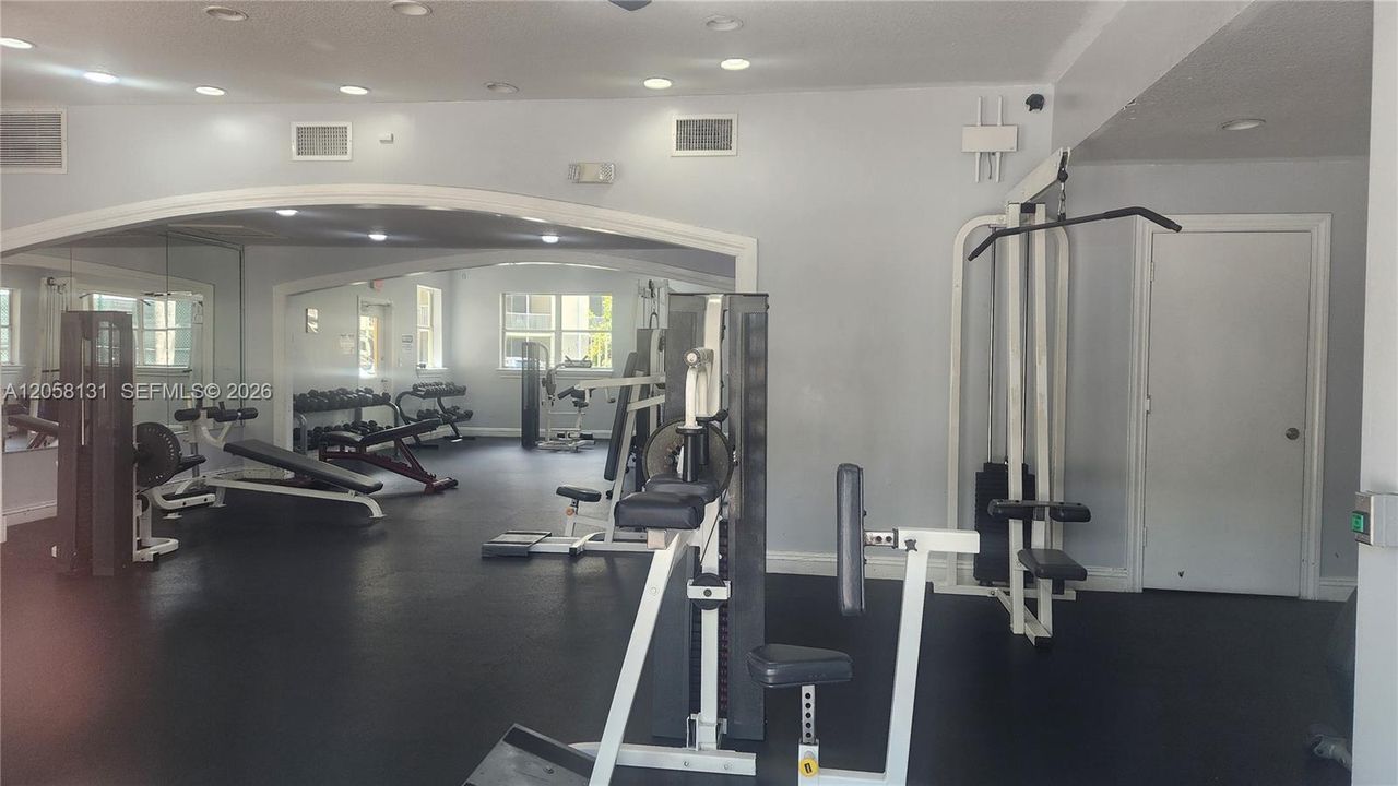 For Rent: $1,795 (1 beds, 1 baths, 710 Square Feet)