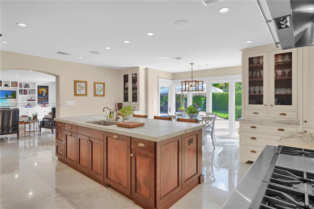 На продажу: $3,395,000 (4 спален, 4 ванн, 3829 Квадратных фут)