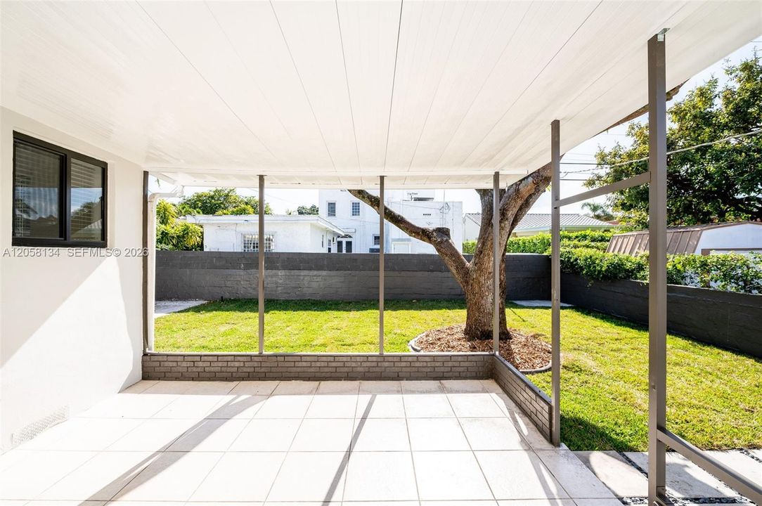 En Venta: $895,000 (3 camas, 2 baños, 1472 Pies cuadrados)