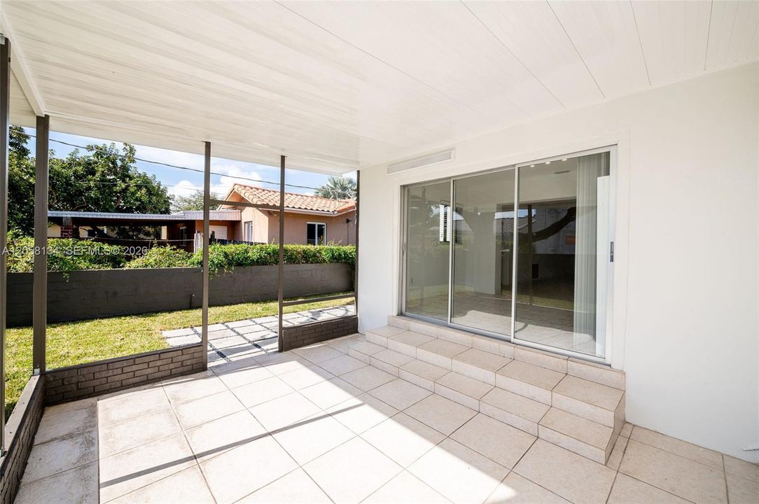 En Venta: $895,000 (3 camas, 2 baños, 1472 Pies cuadrados)