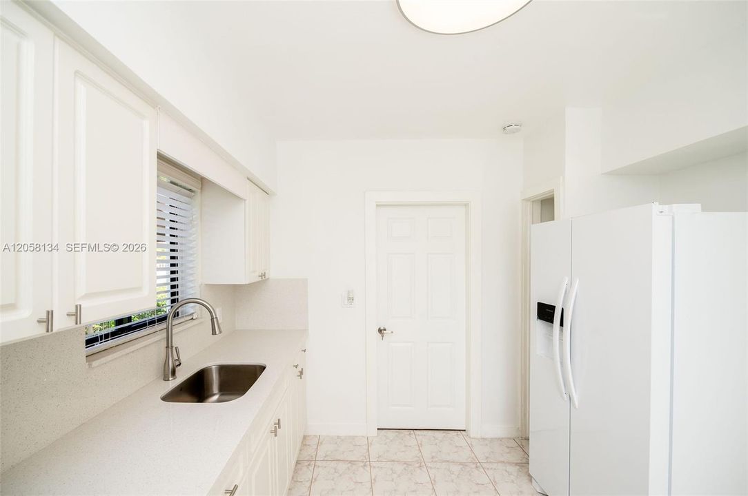 En Venta: $895,000 (3 camas, 2 baños, 1472 Pies cuadrados)